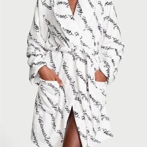 VICTORIA’S SECRET Short Cozy Robe! COCONUT WHITE RIBBON SCRIPT-SIZE MEDIUM/LARGE